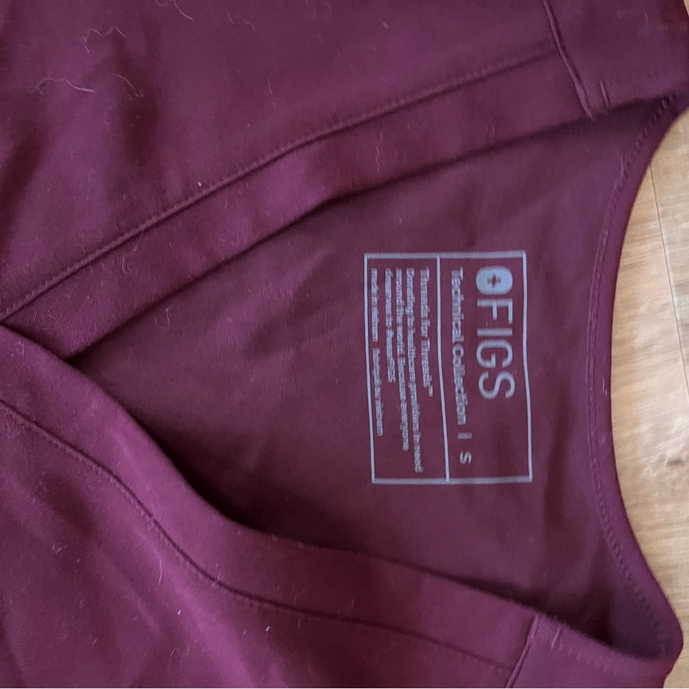 Figs small scrub top